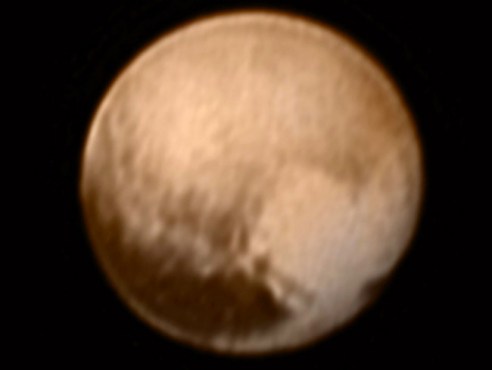 ජූලි 8 දා ගත් මේ අනුරූපයෙහි දක්වන හෘදය වස්තු හැඩගත් ප්‍රදේශය හරහා දුර කිලෝමීටර් 2,000ක් පමණ වෙතැයි ගණන් බලා ඇත.