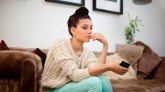 woman-waiting-for-text-1024x576