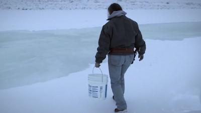 Life-Below-Zero-Getting-Water