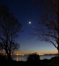 හිරු ගින්දර වගෙයි – සඳු වතුර&nbsp;වගෙයි