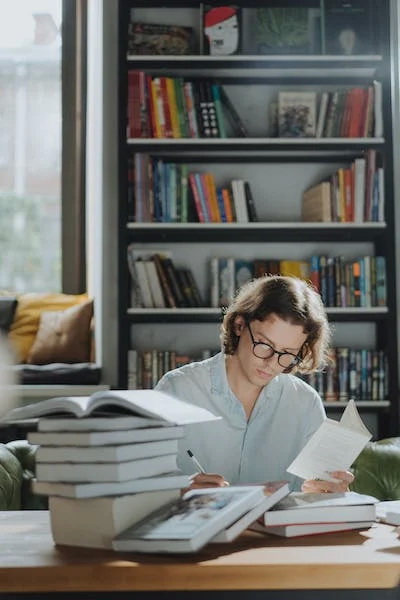 දිනපතා පාඩම් කිරීම පුරුද්දක් කර ගන්නේ&nbsp;කෙසේද?